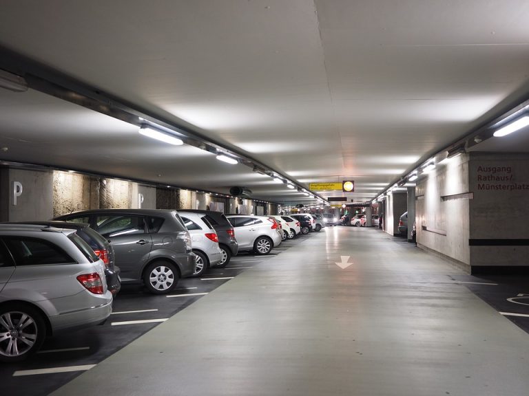 ¿Tu vecino de parking dificulta tus maniobras porque ocupa con su vehículo zonas comunes?